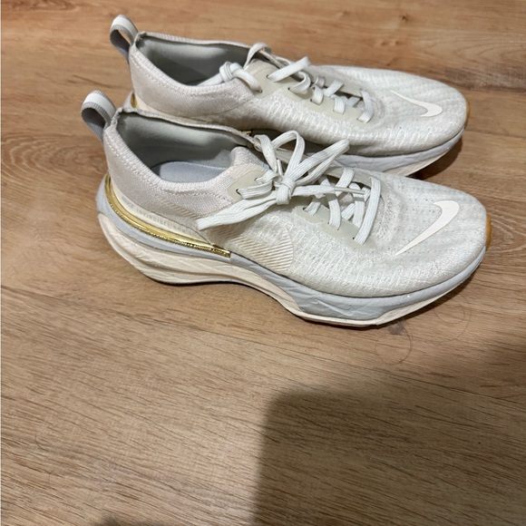 Nike Invincible Sneakers - Picture 3 of 10